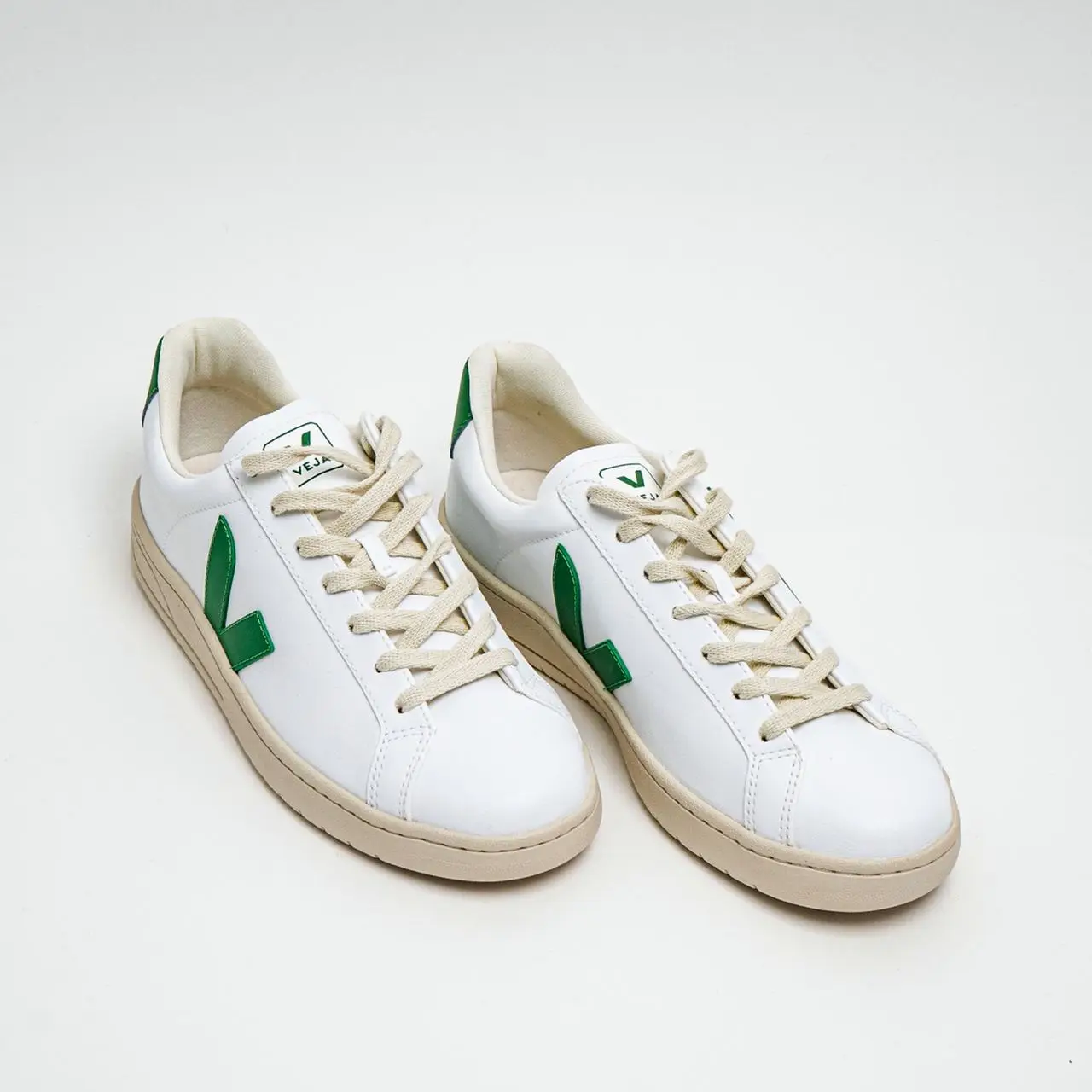 Veja Urca Low Top Sneakers White Emerald Men – voilà.id