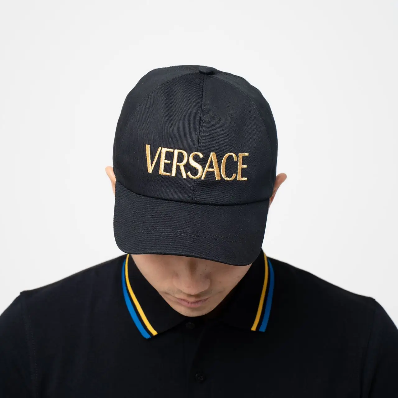 【送料&関税込】Versace Logo Embroidery Baseball Cap Versace embroidered-logo Cotton Cap | Black | FARFETCH