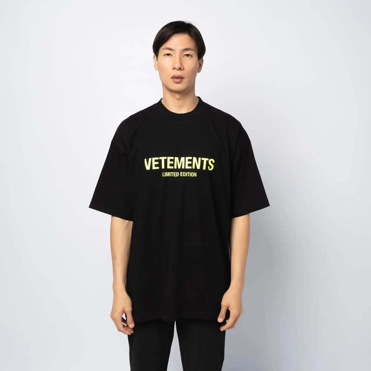 Vetements Limited Edition Oversized T-Shirt Black Yellow – voilà.id