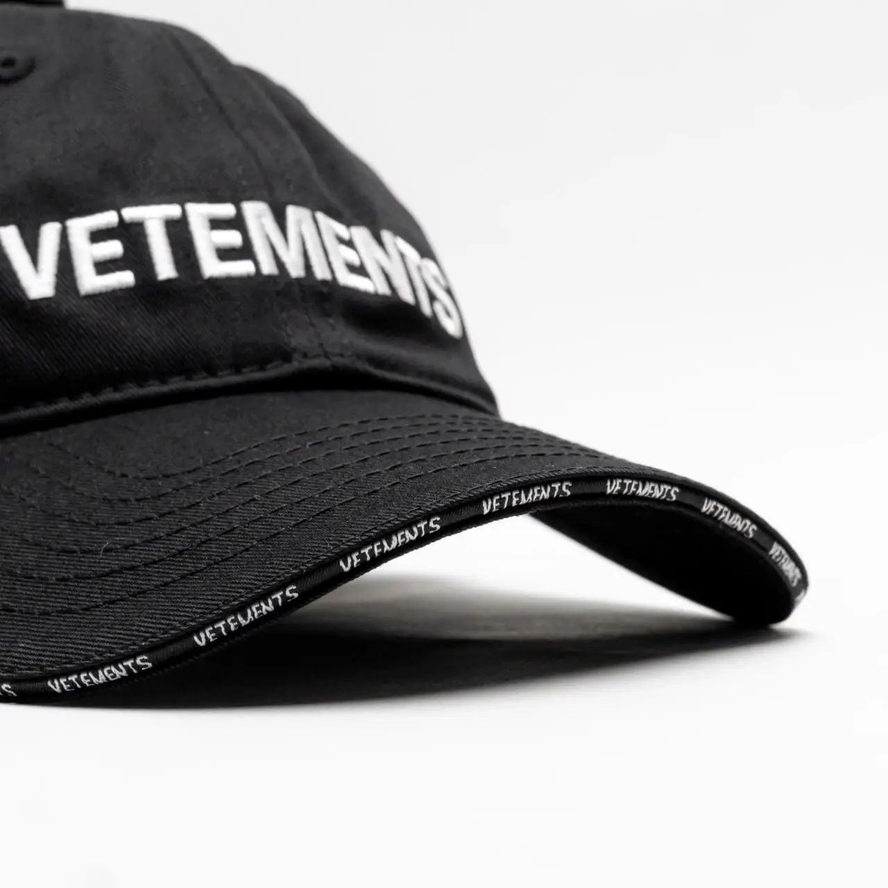 Vetements Logo Embroidered Baseball Cap Black – voilà.id Vetements Logo Embroidered Baseball Cap Black – voilà.id