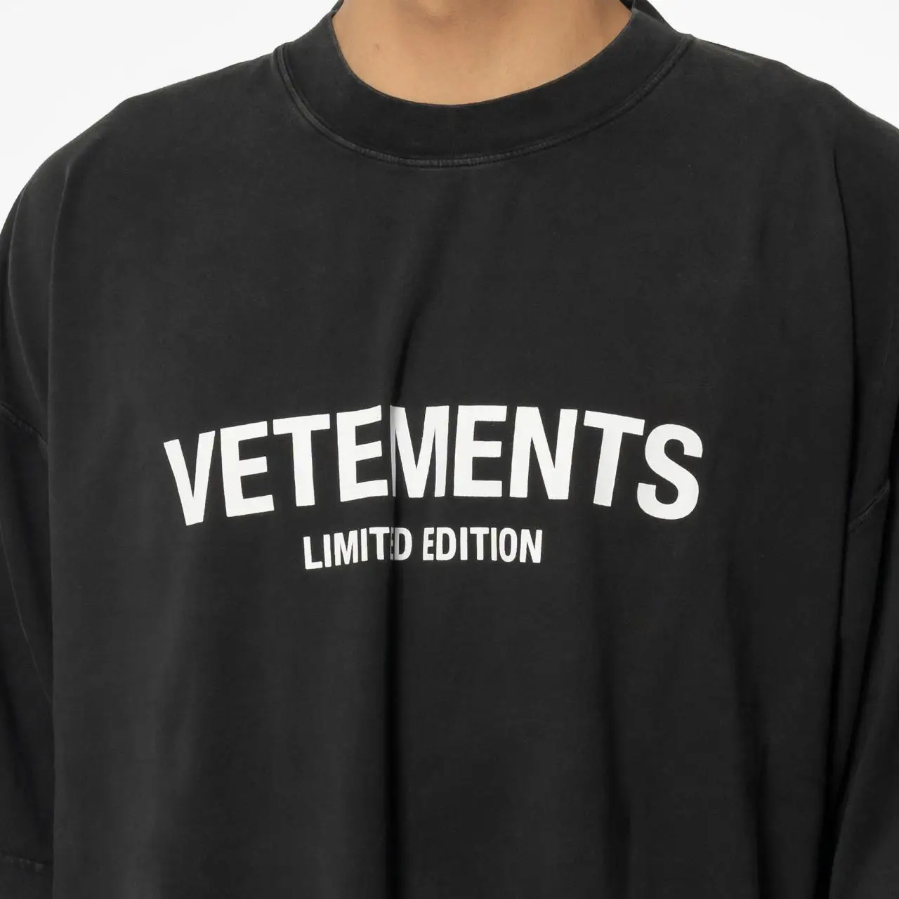 Vetements Logo Limited Edition T-Shirt Black – voilà.id Vetements Logo Limited Edition T-Shirt Black – voilà.id